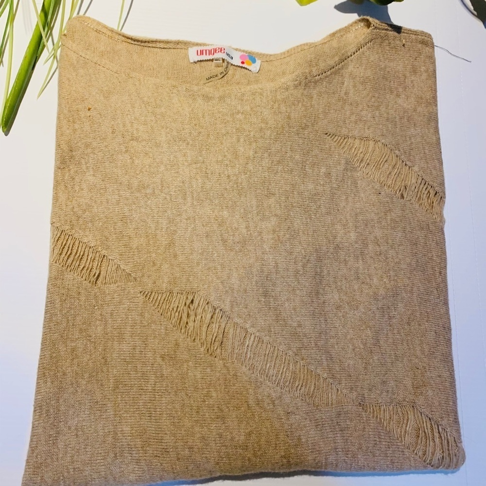 T63- Umgee beige oversized sweater size M